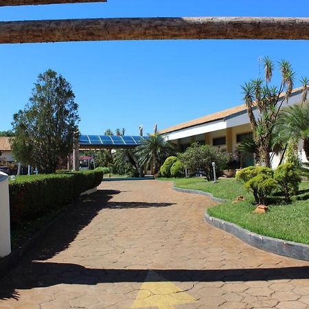 Grandes Lagos Park Hotel Jales Bagian luar foto