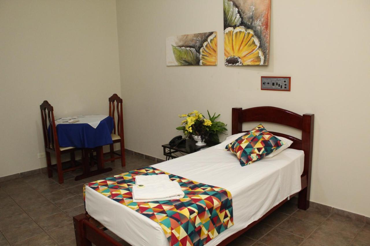 Grandes Lagos Park Hotel Jales Bagian luar foto
