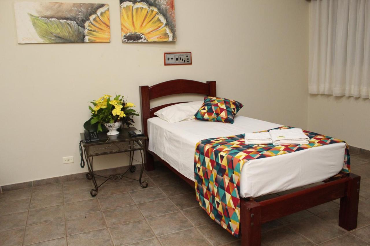 Grandes Lagos Park Hotel Jales Bagian luar foto