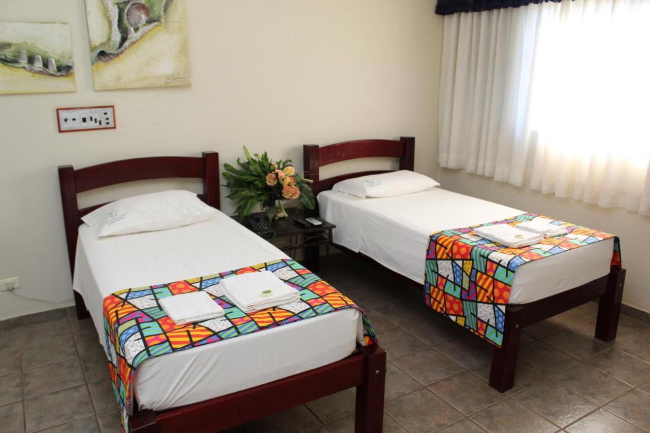 Grandes Lagos Park Hotel Jales Bagian luar foto