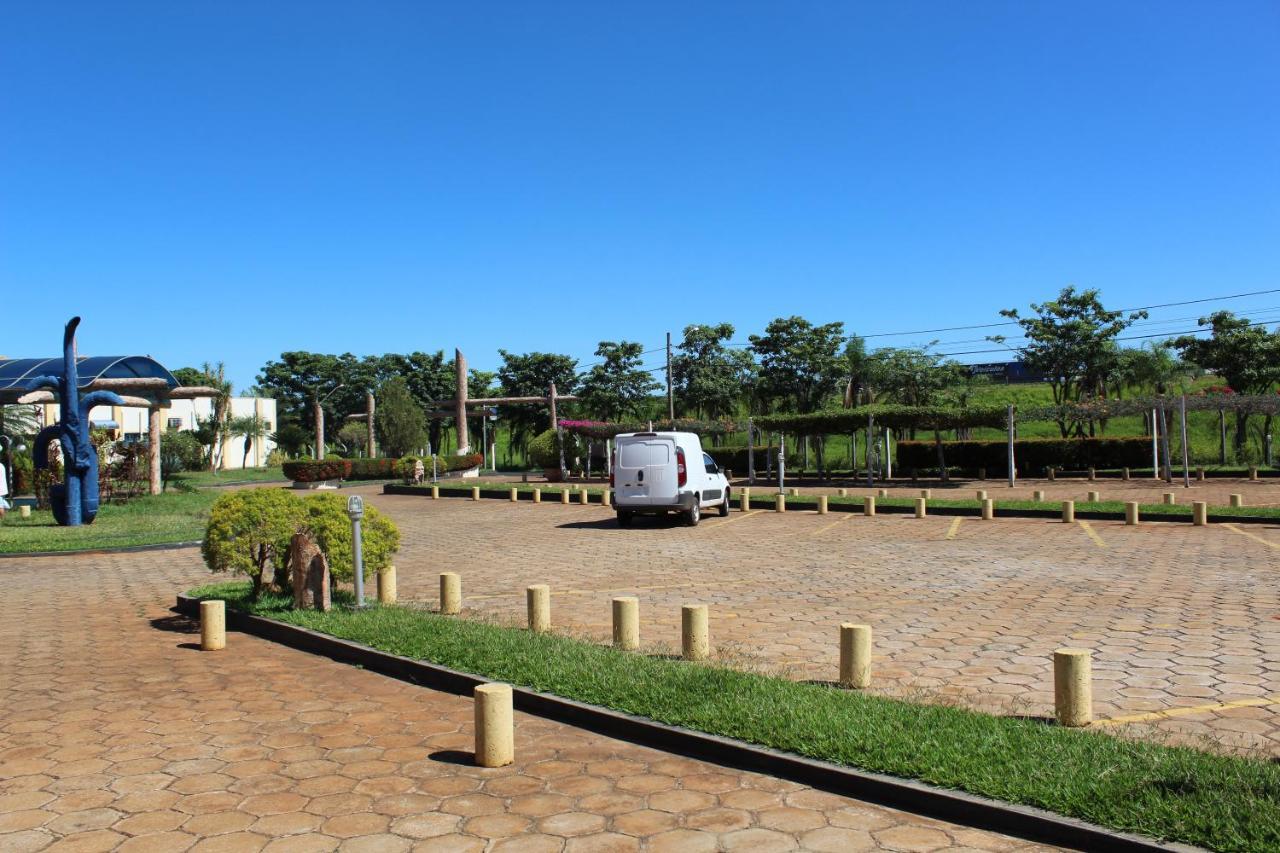 Grandes Lagos Park Hotel Jales Bagian luar foto